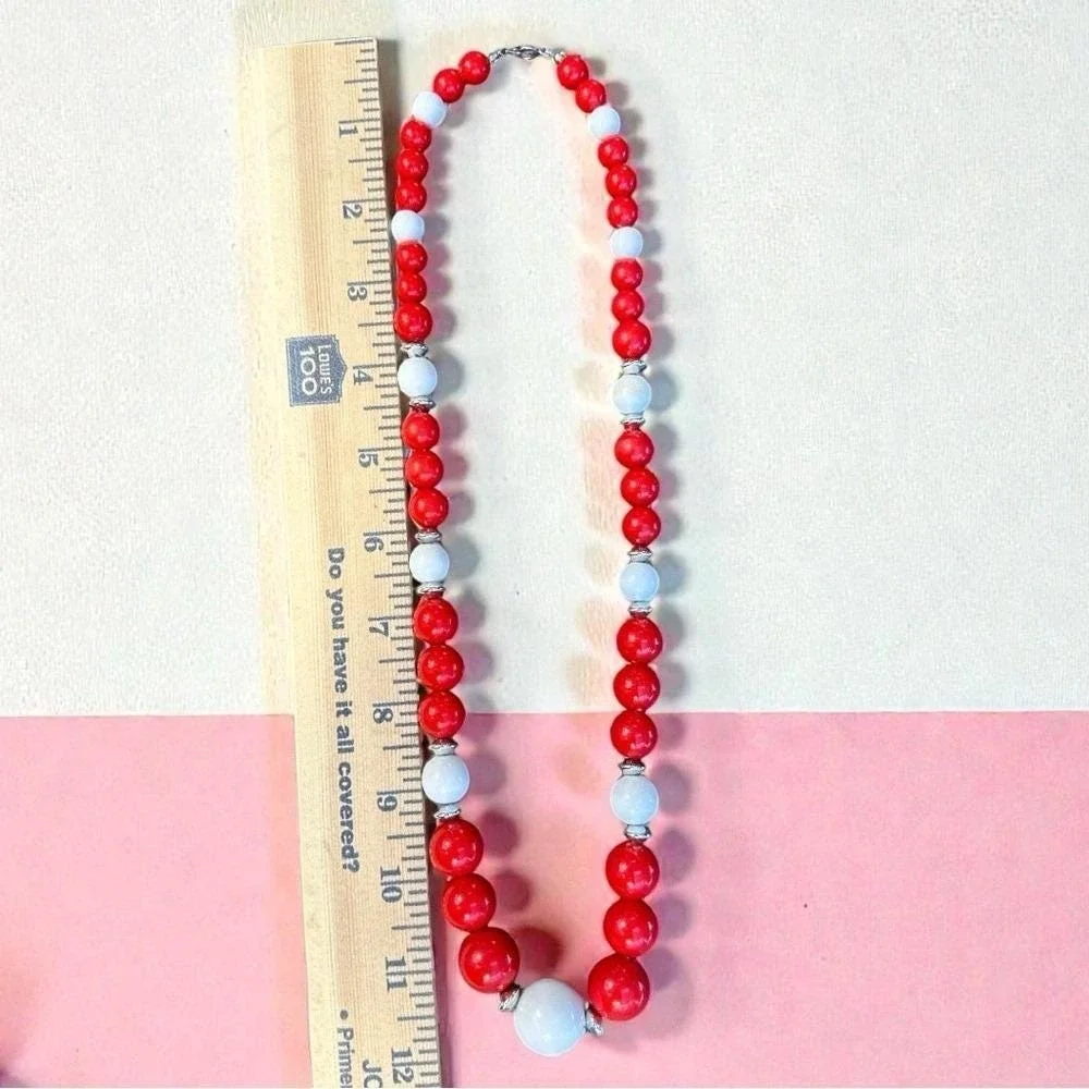 Vintage Red and‎ White Beaded Necklace
